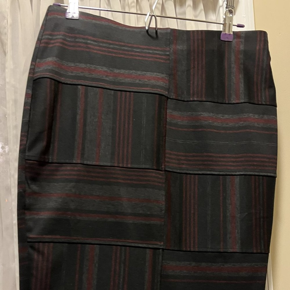 Venus Women's Grey/Red/Black Plaid Skirt